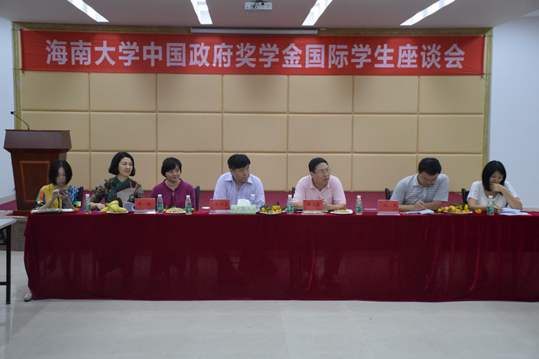 72c404aaff231ab875ea2e738a0318d5.jpg 座谈会现场-1.jpg