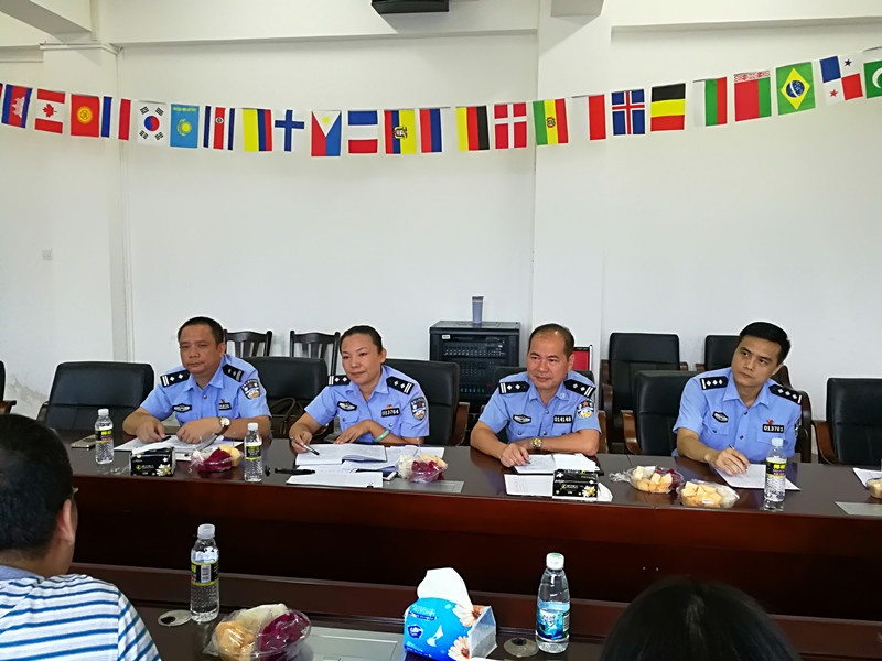 b902f7c6f8cc2f1a274861ec38e2a1c6.jpg 座谈会现场01.jpg