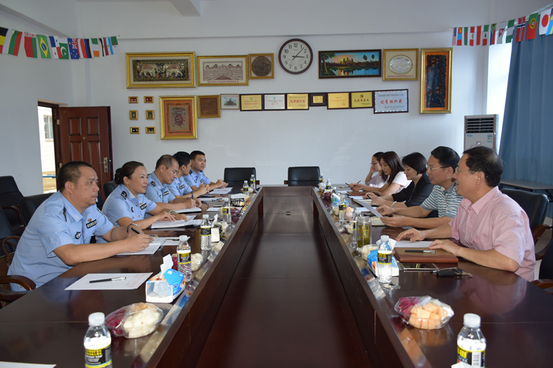 4598151caf8783e4e7b4c1a1a3ebed8c.jpg 座谈会03.jpg